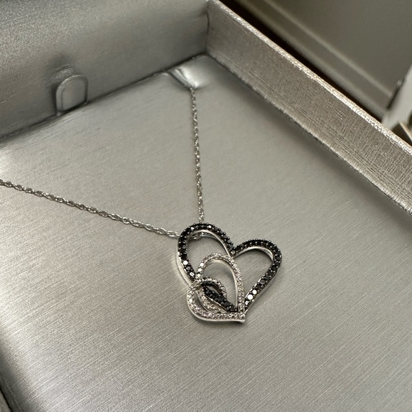 Brand new PEOPLES heart necklace - Picture 2 of 2